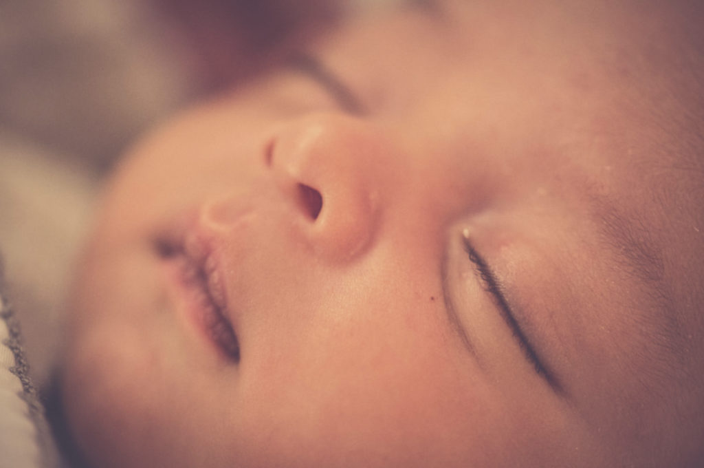 Photographie de bébé endormi mignon