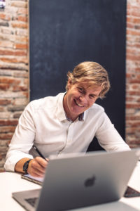 portrait studio linkedin Portrait d'un entrepreneur à destination de Linkedin